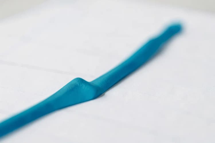 Um gráfico de linha mostrando um aumento acentuado no crescimento do cabelo ao longo do tempo, indicando a eficácia do tratamento.